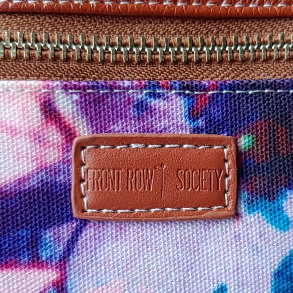 Front Row Society Envelop Clutch - Picture 3 of 4